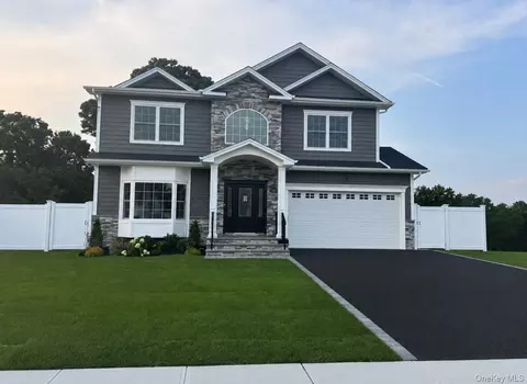 2351 Amherst St, East Meadow, NY 11554