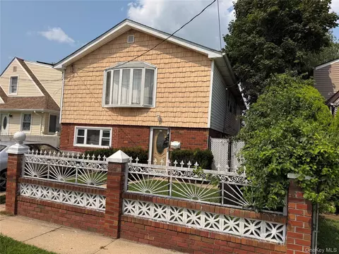 24615 137th Ave, New York, NY 11422