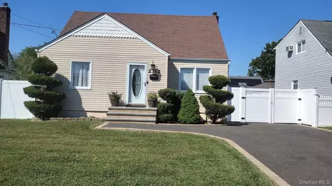 2312 Maple St, Seaford, NY 11783