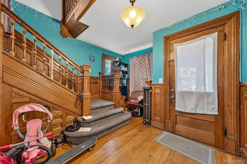 Entry Way - 11 Balding Ave, Poughkeepsie, NY 12601 photo 2 of 4