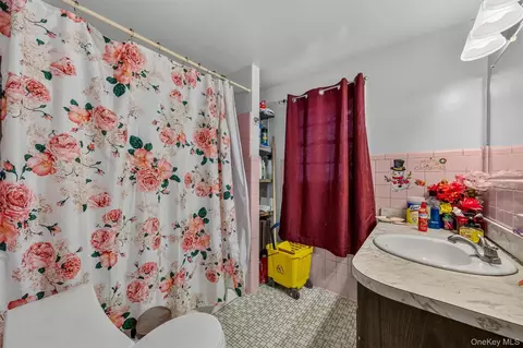 Bath - 11 Balding Ave, Poughkeepsie, NY 12601 photo 1 of 2