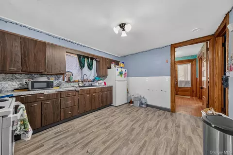 Entry Way - 11 Balding Ave, Poughkeepsie, NY 12601 photo 4 of 4