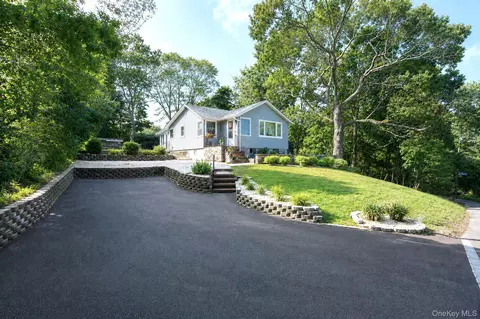 69 Hill Dr, Riverhead, NY 11901