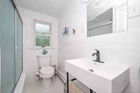 Bath - 69 Hill Dr, Riverhead, NY 11901 photo 1 of 2