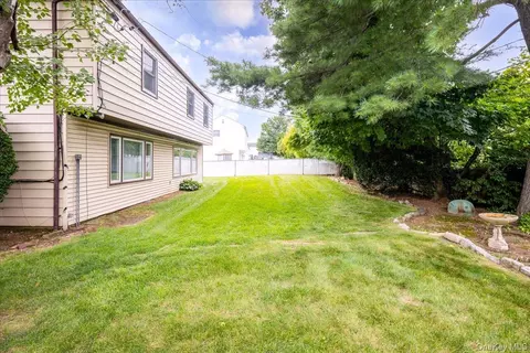 Exterior - 19 Jerold St, Plainview, NY 11803 photo 3 of 7