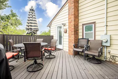 Exterior - 19 Jerold St, Plainview, NY 11803 photo 5 of 7