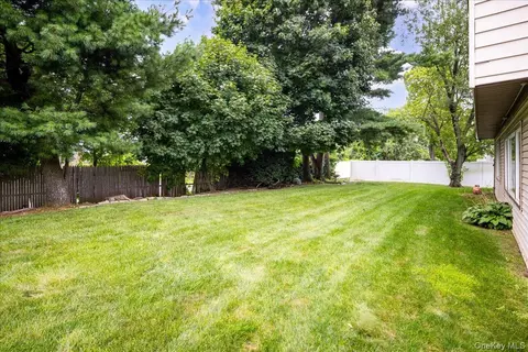Exterior - 19 Jerold St, Plainview, NY 11803 photo 7 of 7