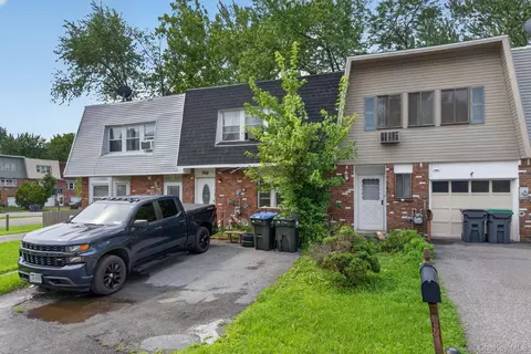 Exterior - 50 Hampton Ct, Wallkill, NY 12589 photo 2 of 2