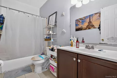 Bath - 50 Hampton Ct, Wallkill, NY 12589 photo 1 of 2