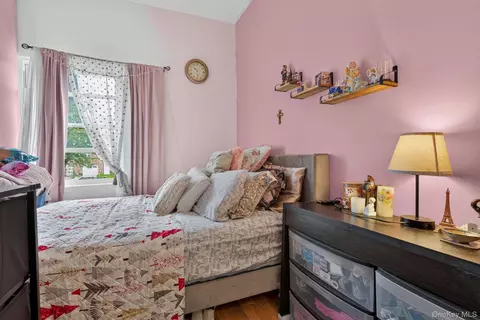 Bedroom - 50 Hampton Ct, Wallkill, NY 12589 photo 3 of 4
