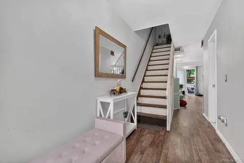 Entry Way - 50 Hampton Ct, Wallkill, NY 12589 photo 1 of 4