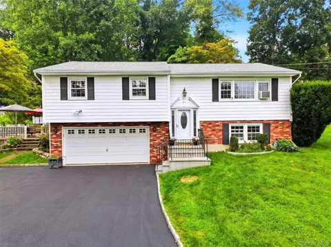 161 Geymer Dr, Mahopac, NY 10541