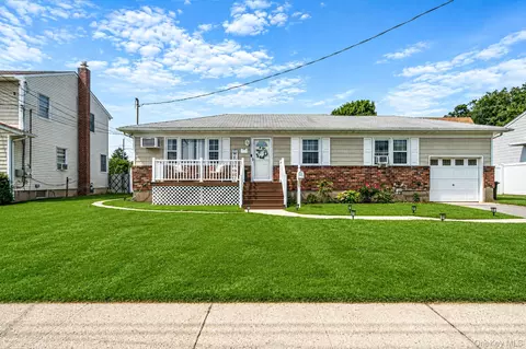 1028 Herzel Blvd, West Babylon, NY 11704