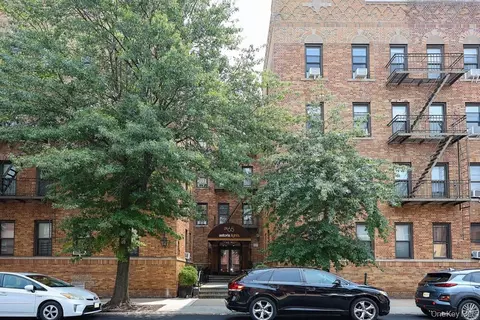 24-65 38th St #10C, New York, NY 11103