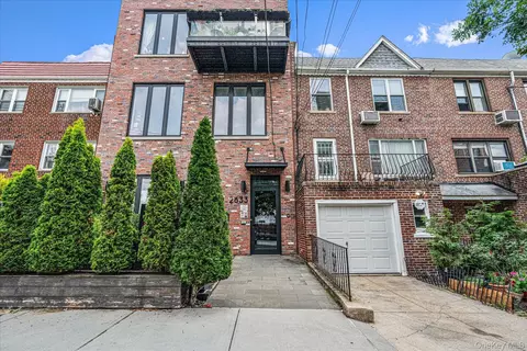 26-33 28th St #4A, New York, NY 11102