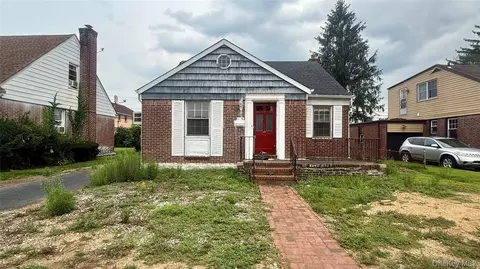 34 Fairfield Ln, North New Hyde Park, NY 11040