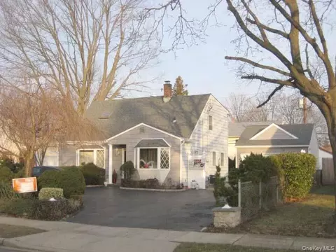 9 Academy Ln, Levittown, NY 11756