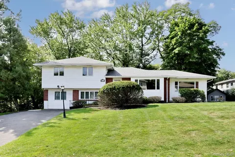 10 Briarcliff Dr, Ramapo, NY 10952
