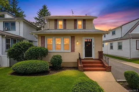 139 N 11th St, North Hempstead, NY 11040