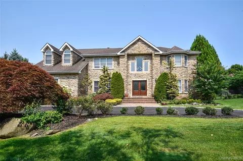 5 Home Ct, Huntington, NY 11743