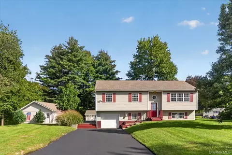 2 Linden Dr, Newburgh, NY 12550