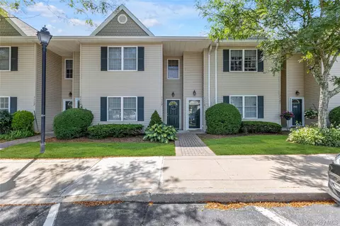 1118 Savoy Dr, Melville, NY 11747