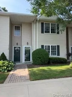 1118 Savoy Dr, Melville, NY 11747