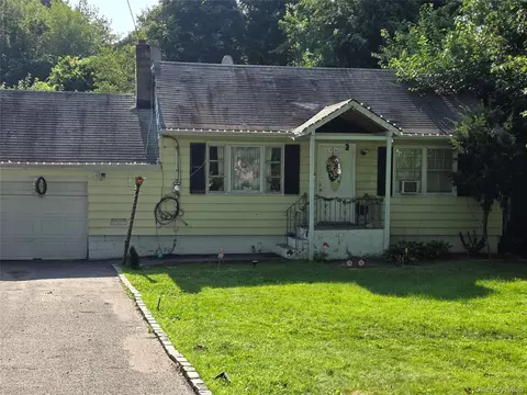 2467 New York Ave, Melville, NY 11747