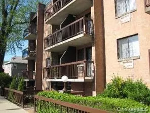 43-04 158th St #3E, Flushing, NY 11358