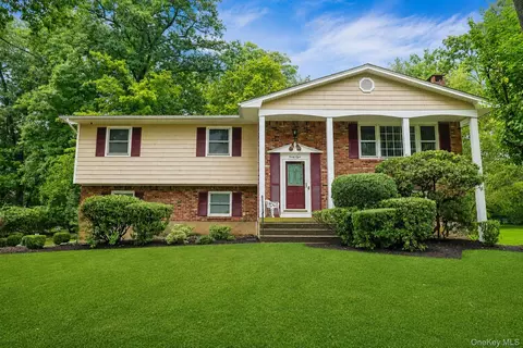 38 York Dr, Clarkstown, NY 10956