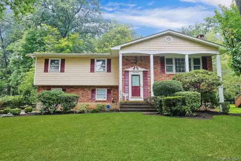 38 York Dr, Clarkstown, NY 10956