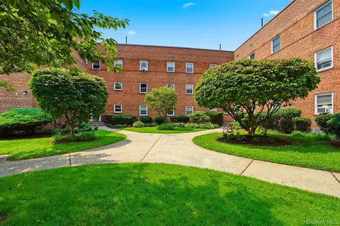 330 S Broadway #B11, Greenburgh, NY 10591
