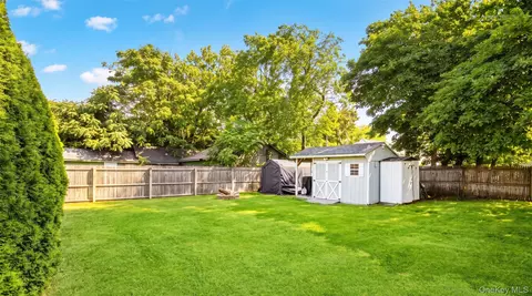 Exterior - 27 Wood Ave, Patchogue, NY 11772 photo 6 of 8