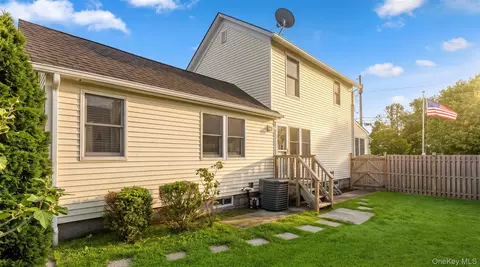 Exterior - 27 Wood Ave, Patchogue, NY 11772 photo 5 of 8