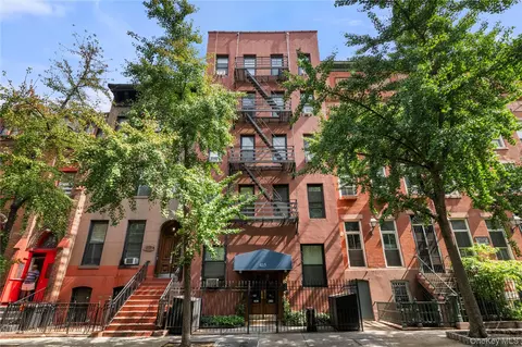 415 W 46 St #2D, New York, NY 10036