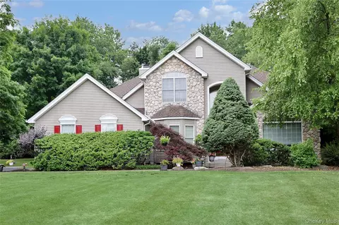 7 Birdie Dr, Ramapo, NY 10901