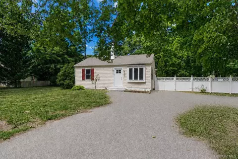 685 Horseblock Rd, Brookhaven, NY 11719