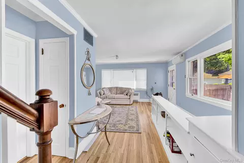 Entry Way - 64 E Roe Blvd, Brookhaven, NY 11788 photo 5 of 5