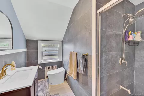 Bath - 64 E Roe Blvd, Brookhaven, NY 11788 photo 3 of 4