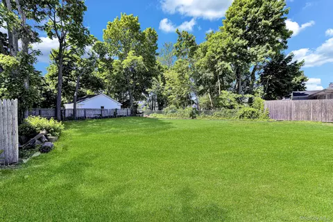 Exterior - 64 E Roe Blvd, Brookhaven, NY 11788 photo 2 of 8