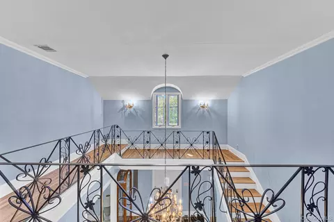 Entry Way - 64 E Roe Blvd, Brookhaven, NY 11788 photo 4 of 5