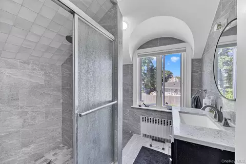Bath - 64 E Roe Blvd, Brookhaven, NY 11788 photo 4 of 4