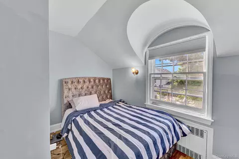Bedroom - 64 E Roe Blvd, Brookhaven, NY 11788 photo 4 of 6