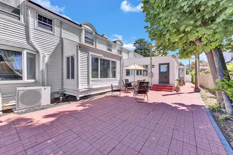 Exterior - 64 E Roe Blvd, Brookhaven, NY 11788 photo 4 of 8