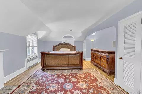 Bedroom - 64 E Roe Blvd, Brookhaven, NY 11788 photo 2 of 6