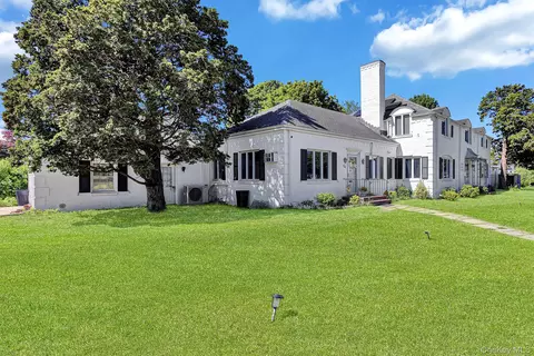 Exterior - 64 E Roe Blvd, Brookhaven, NY 11788 photo 6 of 8