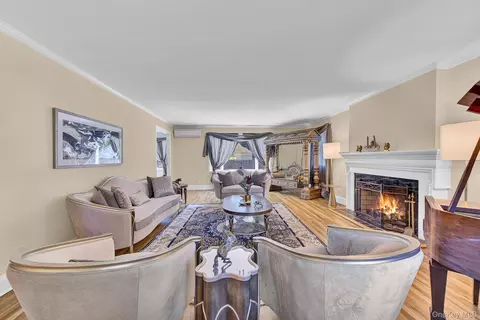 Living - 64 E Roe Blvd, Brookhaven, NY 11788 photo 5 of 6