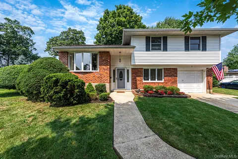 6 Keswick Dr, East Islip, NY 11730