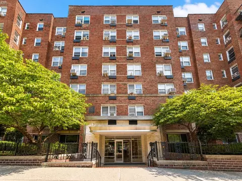 65-65 Wetherole St #5R, Rego Park, NY 11374
