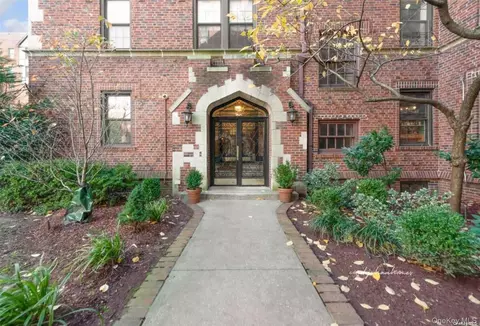 68-12 Burns St #B2, New York, NY 11375